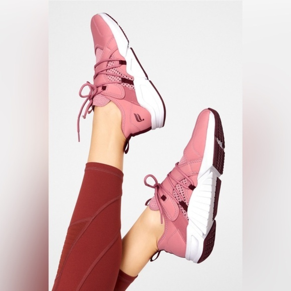 Fabletics || Brookside Performance Sneakers (W8)